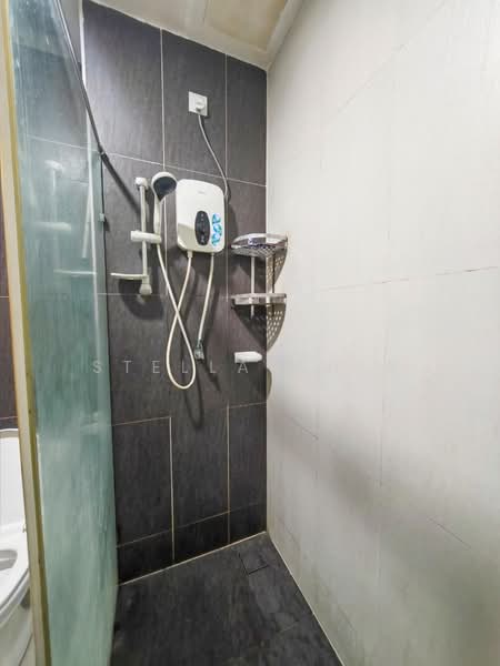 Service Residence for Rent at D'Secret Garden (Pangsapuri Kempas Indah) - Stella Chia - Bathroom - PropertyGuru.com.my