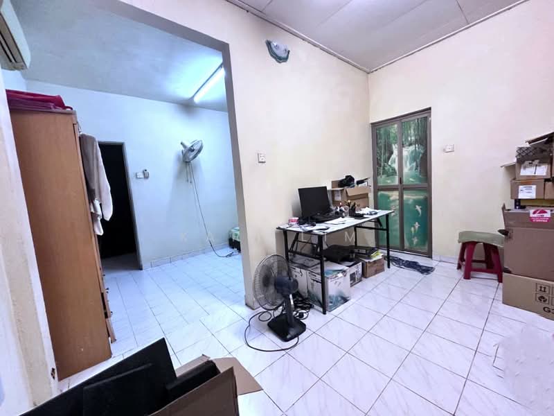 Rumah Berkembar untuk Dijual di Taman Megah Ria (Masai) - Karl Lim - Study - PropertyGuru.com.my