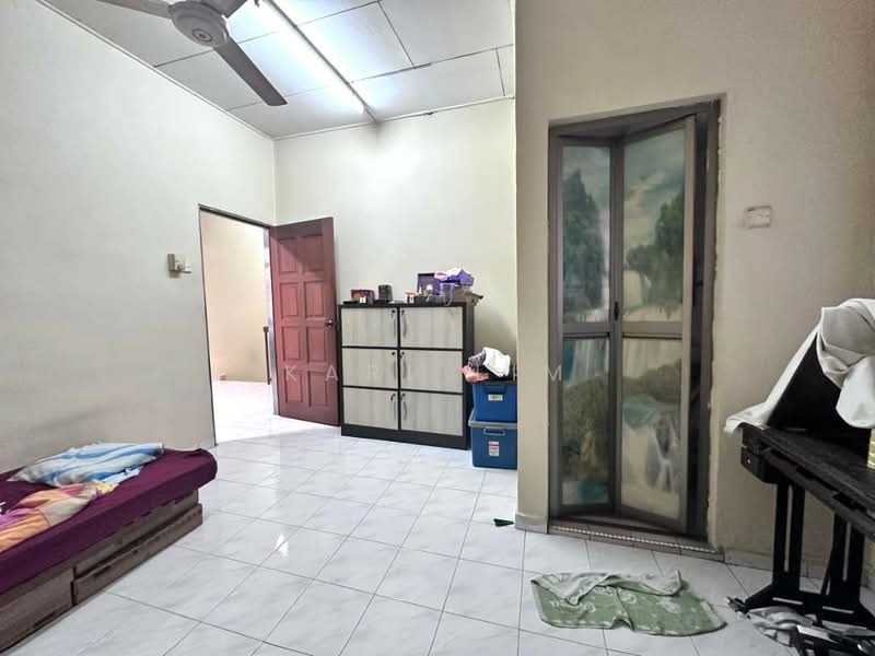 Rumah Berkembar untuk Dijual di Taman Megah Ria (Masai) - Karl Lim - Bedroom - PropertyGuru.com.my