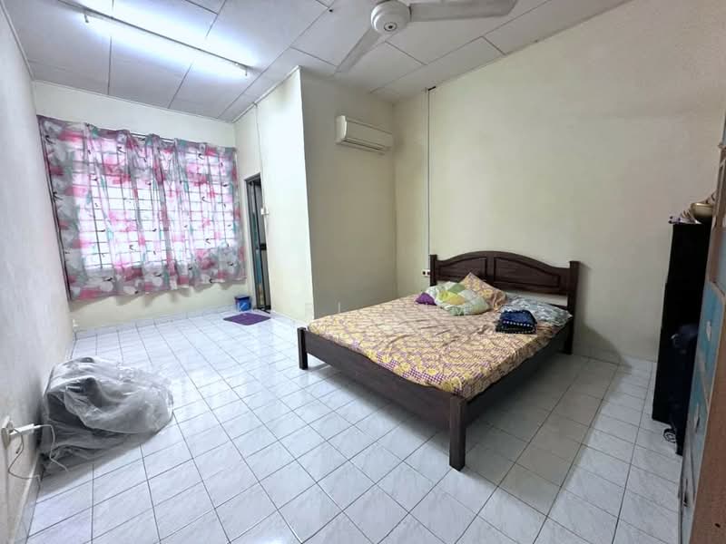 Rumah Berkembar untuk Dijual di Taman Megah Ria (Masai) - Karl Lim - Bedroom - PropertyGuru.com.my