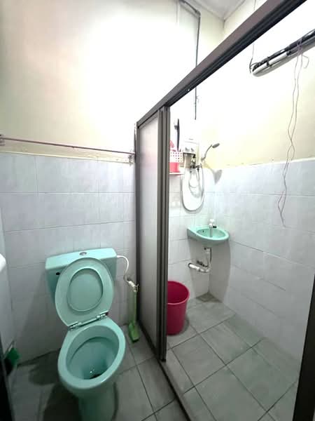 Rumah Berkembar untuk Dijual di Taman Megah Ria (Masai) - Karl Lim - Bathroom - PropertyGuru.com.my