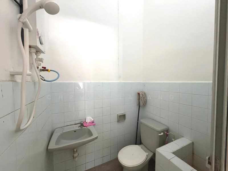 Rumah Teres 1 Tingkat untuk Dijual di Bandar Baru Permas Jaya (Permas Jaya) - Christina Ang - Bathroom - PropertyGuru.com.my