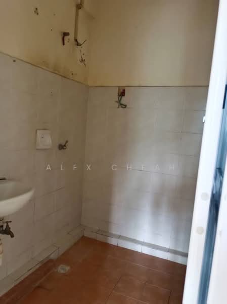 Flat for Sale at Puncak Terubong - Alex Cheah - Bathroom - PropertyGuru.com.my
