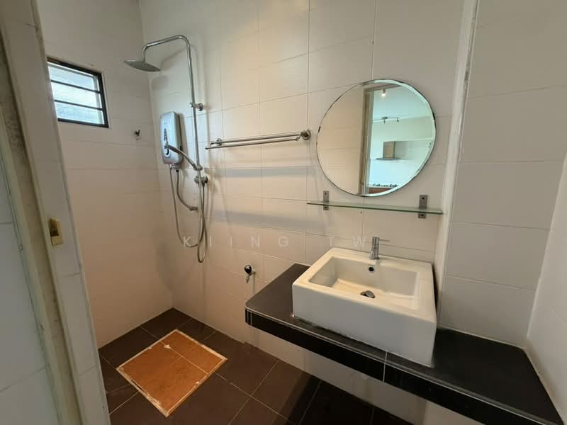 1-storey Terraced House for Sale in Kepong Baru (Kepong) - Kiing TW - Bathroom - PropertyGuru.com.my