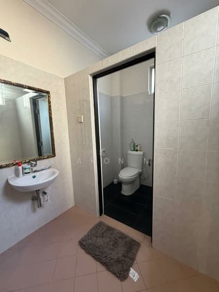 2-storey Terraced House for Rent in Taman Perling (Perling) - Sharon Ng - Bathroom - PropertyGuru.com.my