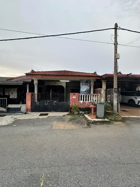 1-storey Terraced House for Sale in Lukut (Negeri Sembilan) - Azrul Othman - Exterior - PropertyGuru.com.my