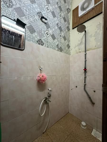 1-storey Terraced House for Sale in Lukut (Negeri Sembilan) - Azrul Othman - Bathroom - PropertyGuru.com.my