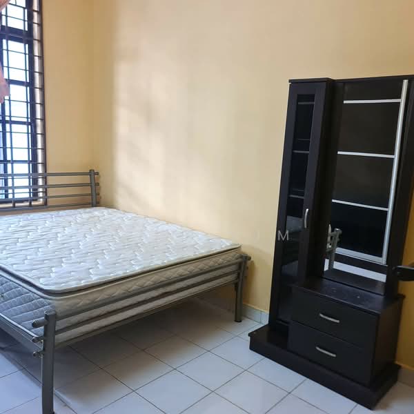 1.5-storey Terraced House for Sale in Taman Molek (Johor Bahru) - Karl Lim - Bedroom - PropertyGuru.com.my