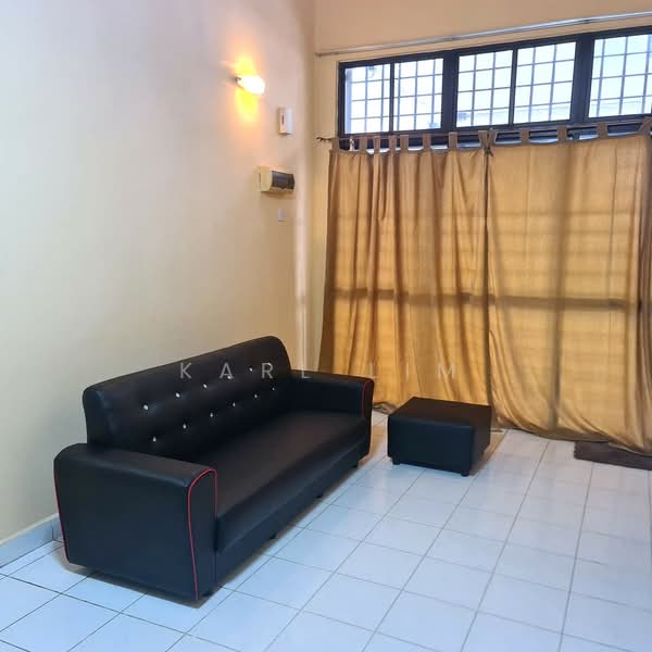 1.5-storey Terraced House for Sale in Taman Molek (Johor Bahru) - Karl Lim - Living Room - PropertyGuru.com.my