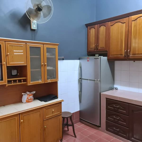 1.5-storey Terraced House for Sale in Taman Molek (Johor Bahru) - Karl Lim - Kitchen - PropertyGuru.com.my