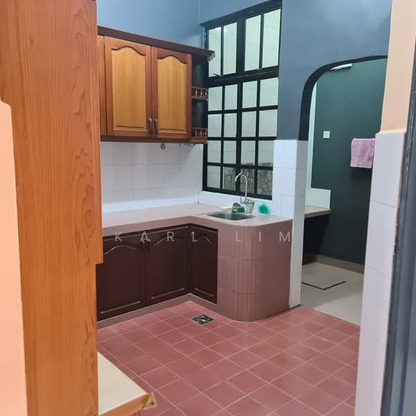 1.5-storey Terraced House for Sale in Taman Molek (Johor Bahru) - Karl Lim - Kitchen - PropertyGuru.com.my