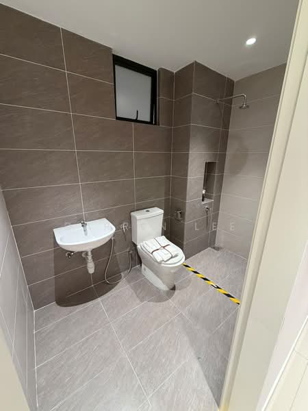 Service Residence for Sale at Bodaiju Residences - Darren Lee - Bathroom - PropertyGuru.com.my