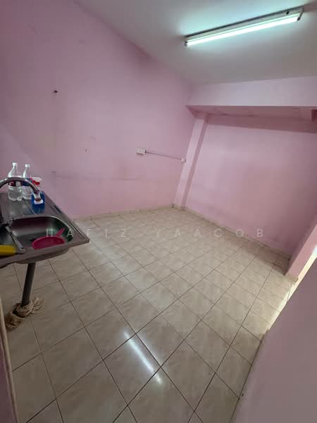 Rumah Teres 2 Tingkat untuk Dijual di Taman Sri Putra (Banting) - Hafiz Yaacob - Kitchen - PropertyGuru.com.my