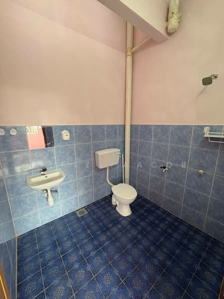 Rumah Teres 2 Tingkat untuk Dijual di Taman Sri Putra (Banting) - Hafiz Yaacob - Bathroom - PropertyGuru.com.my
