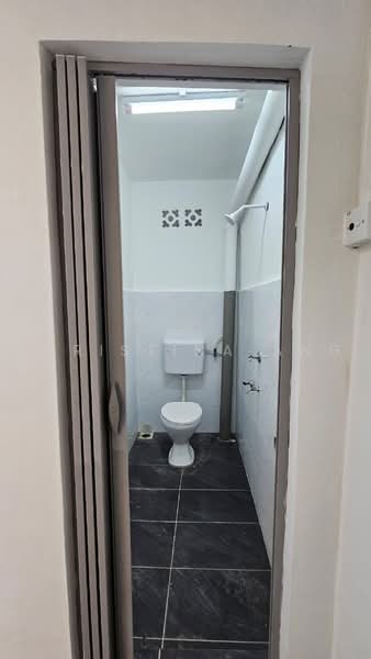 Rumah Teres 2 Tingkat untuk Dijual di Taman Johor Jaya (Johor Bahru) - Christina Ang - Bathroom - PropertyGuru.com.my
