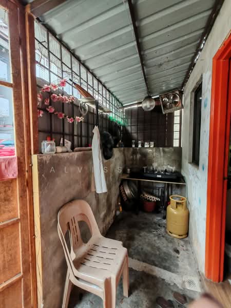 Flat for Sale at Flat Bandar Selesa Jaya @ Jalan Silat Gayong - Alviss Tay - Kitchen - PropertyGuru.com.my