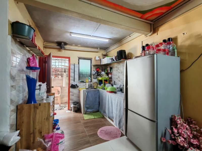 Flat for Sale at Flat Bandar Selesa Jaya @ Jalan Silat Gayong - Alviss Tay - Kitchen - PropertyGuru.com.my