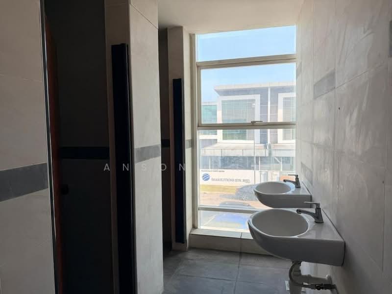 Kilang untuk Disewa di Taman Desa Cemerlang (Ulu Tiram) - Anson Chua - Bathroom - PropertyGuru.com.my