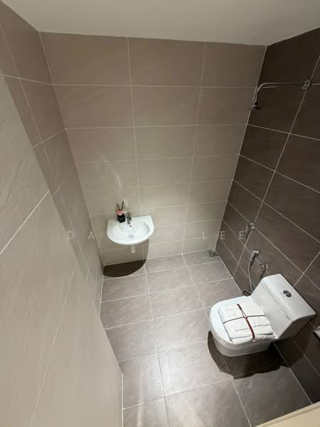 Servis Apartment untuk Dijual di Bodaiju Residences - Darren Lee - Bathroom - PropertyGuru.com.my