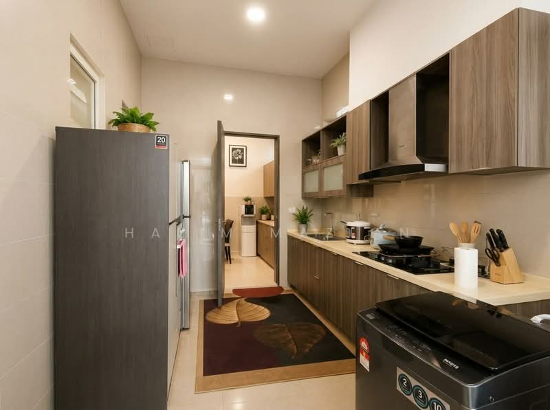 Zero-Lot Bungalow for Rent in Lakefront Villa (Cyberjaya) - Halim Mazlan - Kitchen - PropertyGuru.com.my