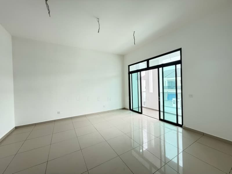 Rumah Teres 2 Tingkat untuk Dijual di Taman Kulai (Kulai) - Queenie Ng - Living Room - PropertyGuru.com.my