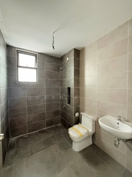 Rumah Teres 2 Tingkat untuk Dijual di Taman Kulai (Kulai) - Queenie Ng - Bathroom - PropertyGuru.com.my