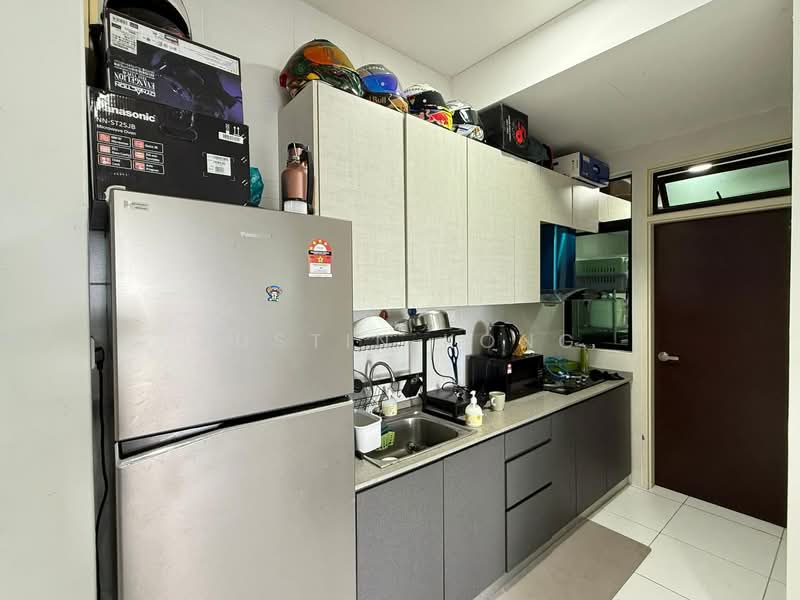 Service Residence for Sale at Sky Oasis Residence (Pangsapuri Oasis 1) - Justin Kong - Kitchen - PropertyGuru.com.my