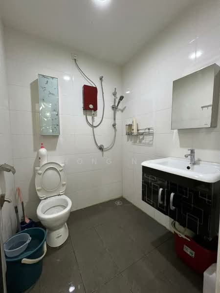 Service Residence for Rent at Vista Alam Serviced Apartment - Hong Ng - Bathroom - PropertyGuru.com.my