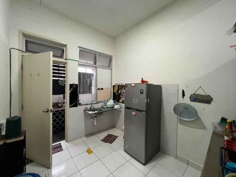 2-storey Terraced House for Sale in Pasir Gudang (Johor) - Tom Loh - Kitchen - PropertyGuru.com.my