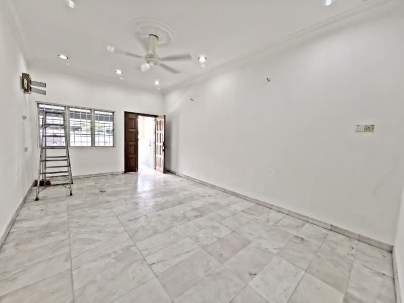 1-storey Terraced House for Sale in Kelana Jaya (Petaling Jaya) - Yvonne Ho - Living Room - PropertyGuru.com.my
