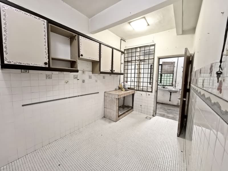2-storey Terraced House for Sale in Taman Kelana Idaman (Ara Damansara) - Yvonne Ho - Kitchen - PropertyGuru.com.my