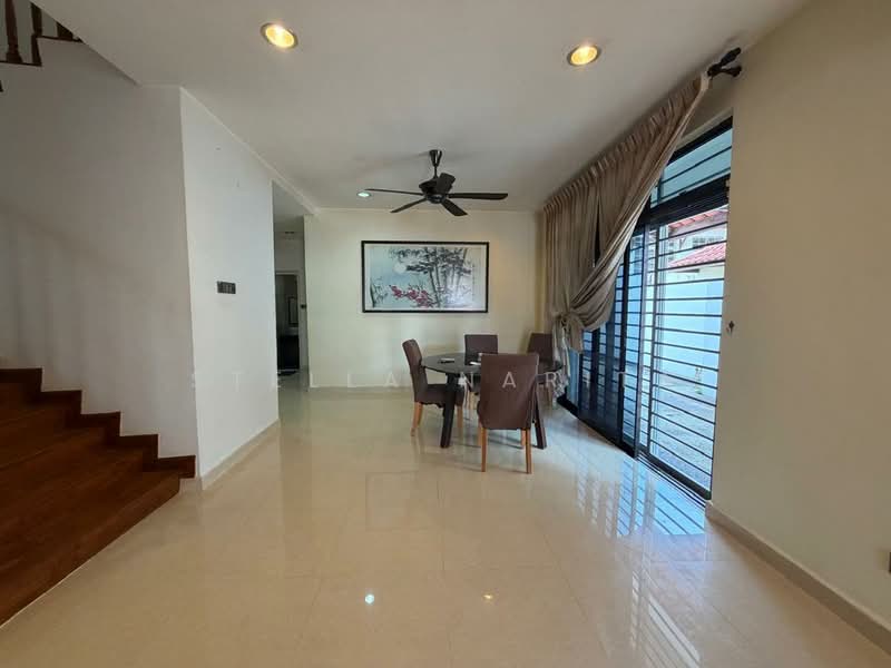 Rumah Berkembar untuk Dijual di Taman Perling (Perling) - Stella Narita - Dining Room - PropertyGuru.com.my