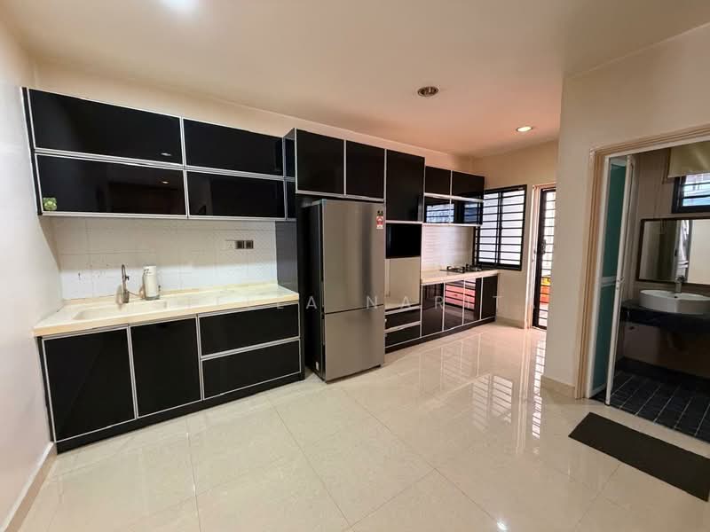Rumah Berkembar untuk Dijual di Taman Perling (Perling) - Stella Narita - Kitchen - PropertyGuru.com.my