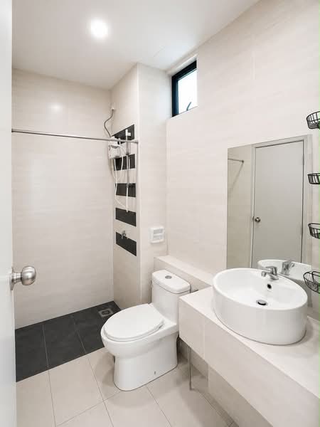 Servis Apartment untuk Dijual di D'Summit Residences - KT Tan - Bathroom - PropertyGuru.com.my