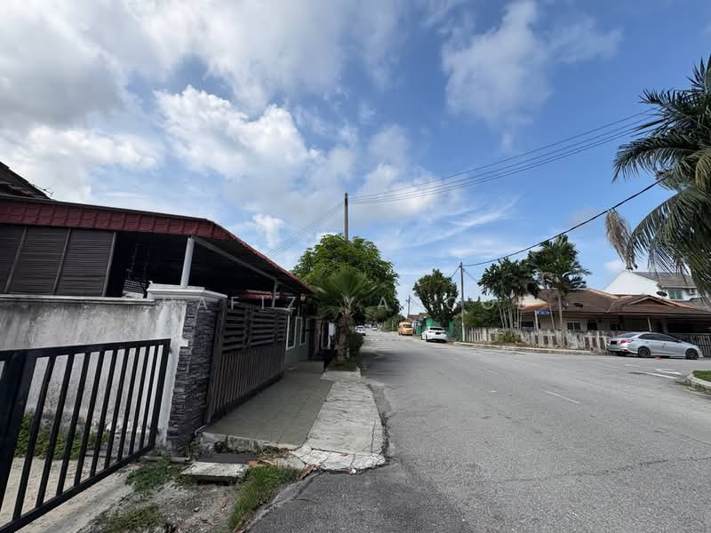 Terraced House for Sale in Taman Banting Baru (Banting) - Hafiz Yaacob - Exterior - PropertyGuru.com.my