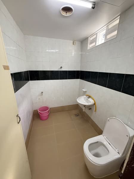 2-storey Terraced House for Rent in Taman Desa Cemerlang (Ulu Tiram) - Fion Lee - Bathroom - PropertyGuru.com.my