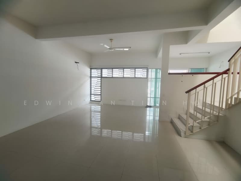 Rumah Teres 2 Tingkat untuk Dijual di Bandar Saujana Putra (Tanjong Duabelas) - Edwin Tan Tian Hoe - Living Room - PropertyGuru.com.my