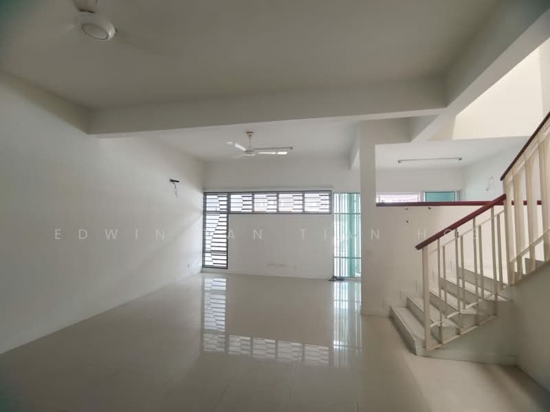 Rumah Teres 2 Tingkat untuk Dijual di Bandar Saujana Putra (Tanjong Duabelas) - Edwin Tan Tian Hoe - Living Room - PropertyGuru.com.my