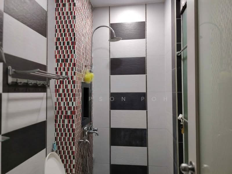 Rumah Berkembar untuk Dijual di Taman Sutera Utama (Skudai) - Simpson Poh - Bathroom - PropertyGuru.com.my