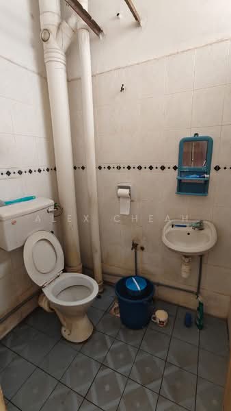 Pangsapuri untuk Dijual di Taman Terubong Jaya - Alex Cheah - Bathroom - PropertyGuru.com.my