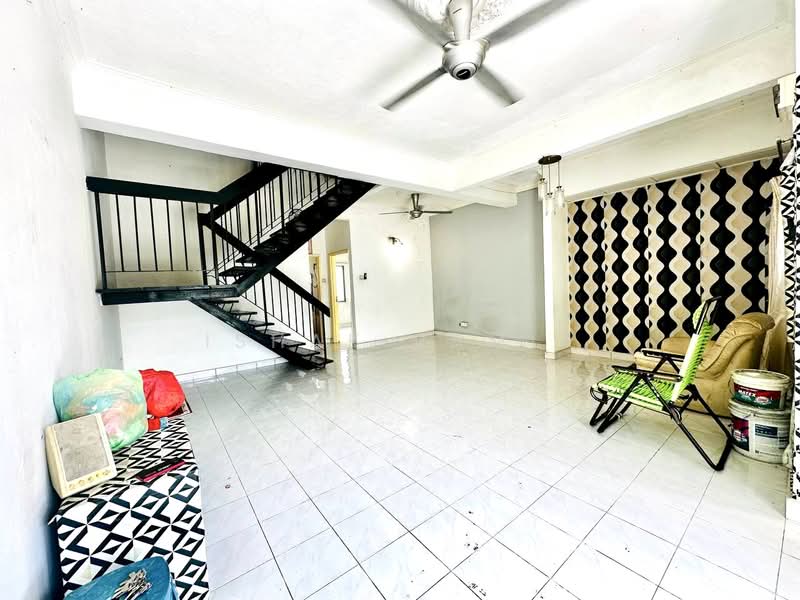 Rumah Teres 2 Tingkat untuk Dijual di Taman Dagang (Ampang) - Ishak Ramli - Living Room - PropertyGuru.com.my