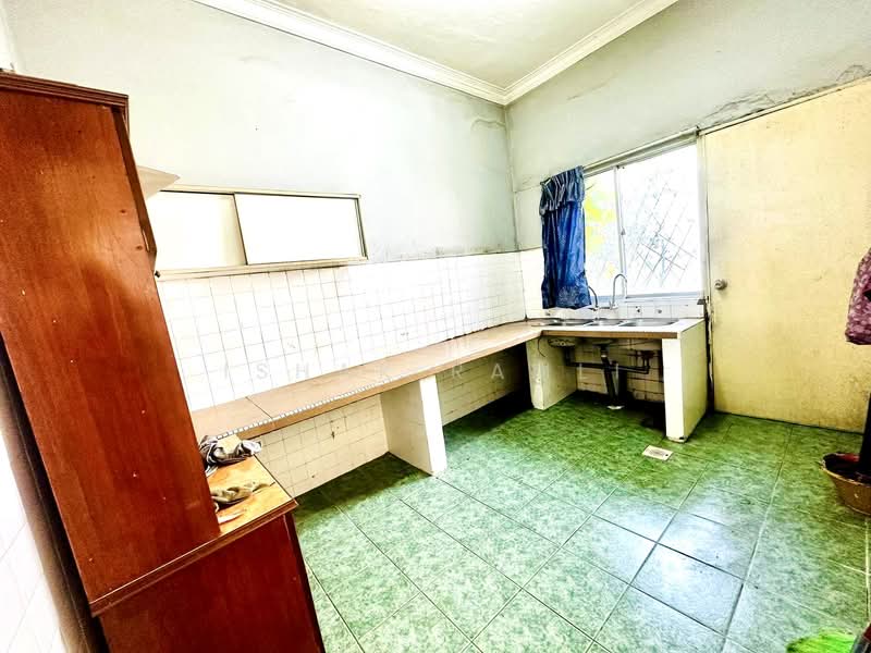 Rumah Teres 2 Tingkat untuk Dijual di Taman Dagang (Ampang) - Ishak Ramli - Kitchen - PropertyGuru.com.my