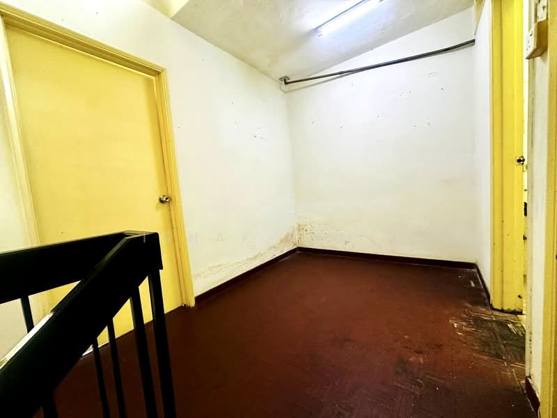 Rumah Teres 2 Tingkat untuk Dijual di Taman Dagang (Ampang) - Ishak Ramli - Entrance - PropertyGuru.com.my