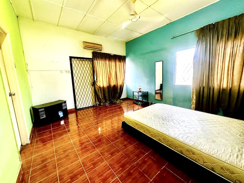 Rumah Teres 2 Tingkat untuk Dijual di Taman Dagang (Ampang) - Ishak Ramli - Bedroom - PropertyGuru.com.my