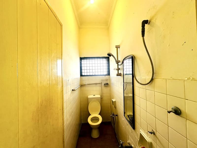 Rumah Teres 2 Tingkat untuk Dijual di Taman Dagang (Ampang) - Ishak Ramli - Bathroom - PropertyGuru.com.my