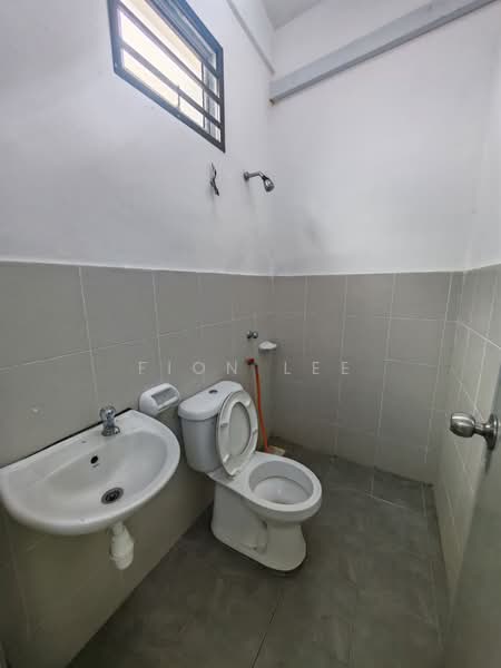 2.5-storey Terraced House for Rent in Taman Teknologi Johor (Senai) - Fion Lee - Bathroom - PropertyGuru.com.my