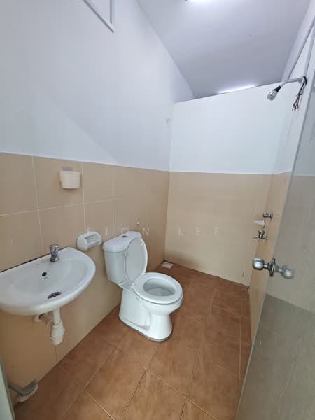 2.5-storey Terraced House for Rent in Taman Teknologi Johor (Senai) - Fion Lee - Bathroom - PropertyGuru.com.my