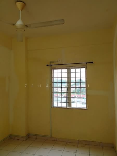 Pangsapuri untuk Disewa di Selesa I Resort Apartment (Pangsapuri Damai Mewah B) - Zehan Zaki - PropertyGuru.com.my