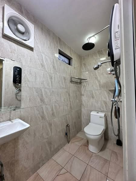 2.5-storey Terraced House for Sale in Taman Bukit Jaya (Ulu Tiram) - Karl Lim - Bathroom - PropertyGuru.com.my