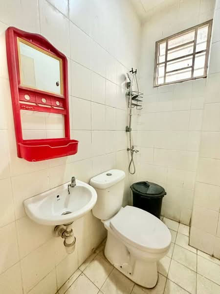 Rumah Bandar untuk Dijual di Balakong (Selangor) - Syahrim Naim - Bathroom - PropertyGuru.com.my